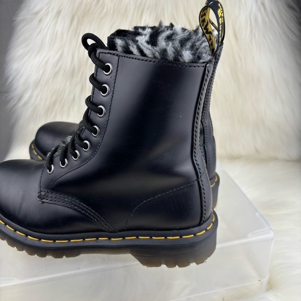 DR.MARTENS 1460 SERENA  LEATHER LEO FAUX FUR LINED BOOTS SIZE 6 - Picture 3 of 10